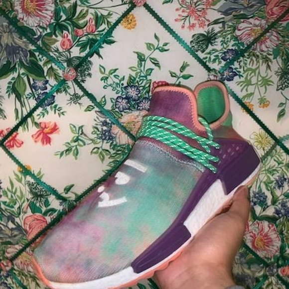 human race holi green